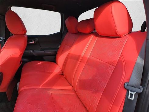 Used 2019 Toyota Tacoma TRD Sport AWD/4WD image 14