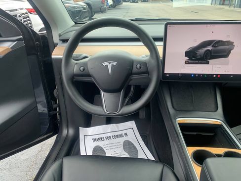 Used 2023 Tesla Model Y Long Range AWD/4WD image 24