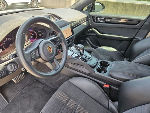 Used 2023 Porsche Cayenne Turbo GT AWD/4WD image 4