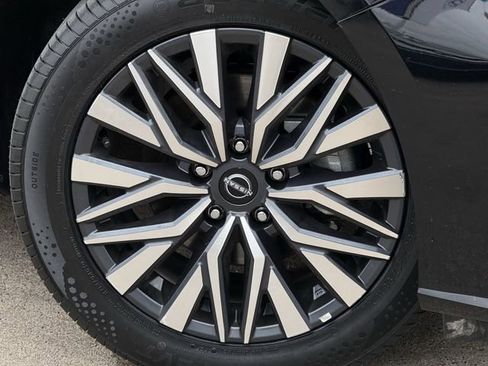 Used 2025 Nissan Altima 2.5 SV FWD image 6