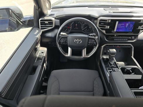 Used 2022 Toyota Tundra SR5 w/ SR5 Convenience Package image 28