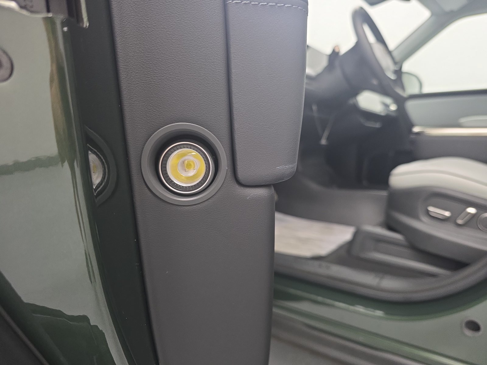 Used 2024 Rivian R1S Adventure Dual AWD/4WD image 32