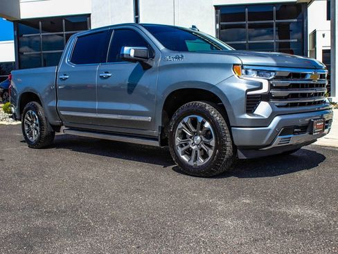 Used 2025 Chevrolet Silverado 1500 High Country AWD/4WD image 3