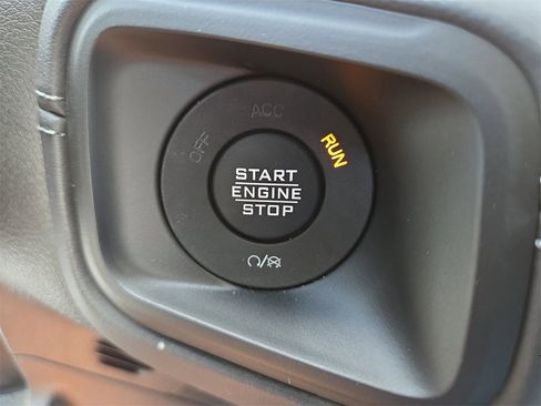 Certified 2025 Jeep Gladiator Rubicon w/ Safety Group image 31