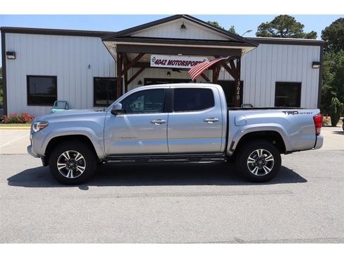 Used 2017 Toyota Tacoma TRD Sport w/ Premium & Technology Package RWD image 2