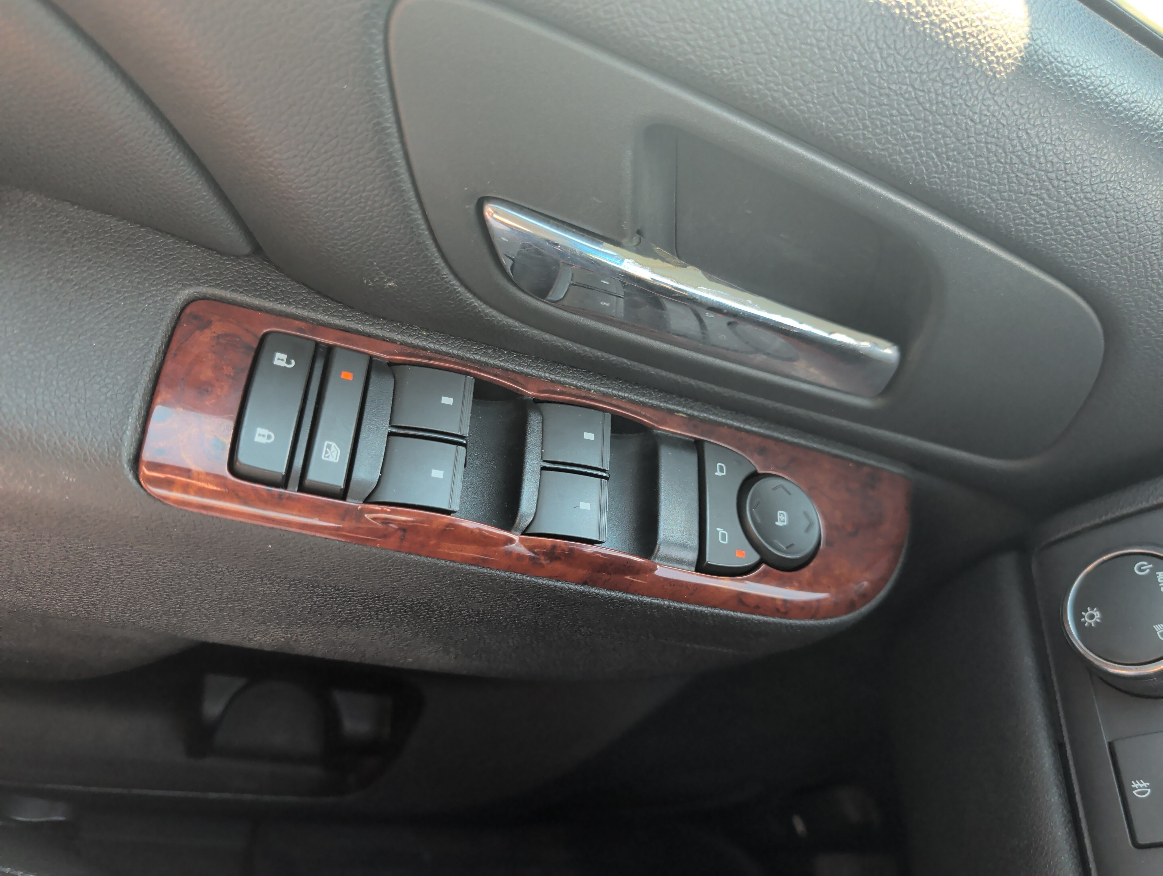 Used 2010 Chevrolet Suburban LT AWD/4WD image 40