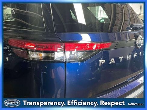 Used 2025 Nissan Pathfinder SL AWD/4WD image 11