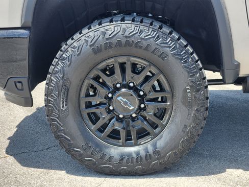 New 2026 Chevrolet Silverado 2500 ZR2 AWD/4WD image 8