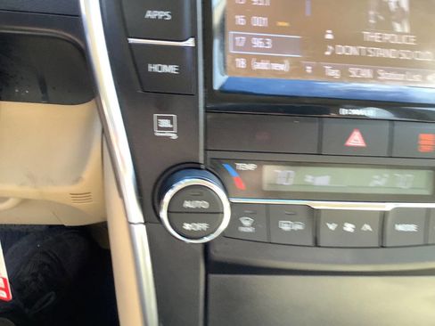 Used 2017 Toyota Camry XLE FWD image 37
