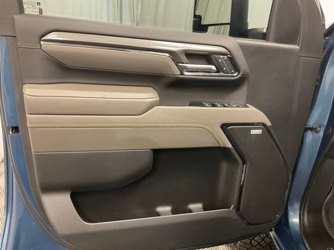 Used 2024 Chevrolet Silverado 2500 ZR2 w/ Technology Package image 15