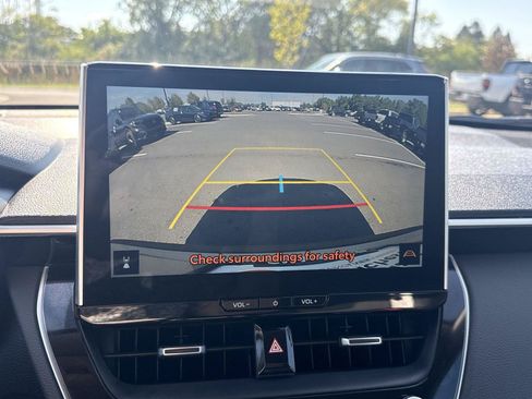 Used 2026 Toyota Corolla Cross XLE AWD/4WD image 32