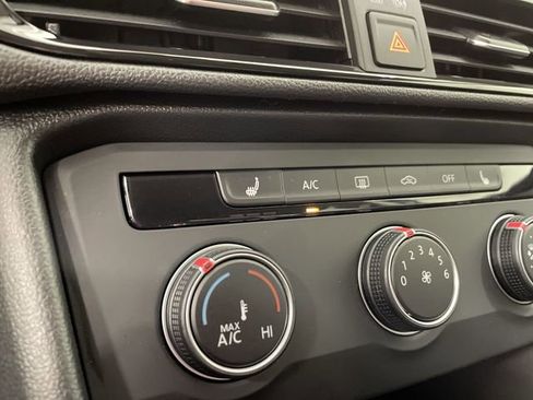 Used 2022 Volkswagen Taos SE image 27