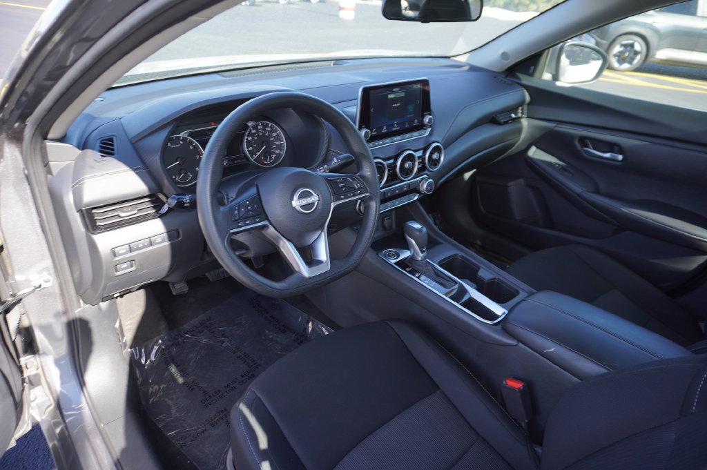 Used 2024 Nissan Sentra SV FWD image 25