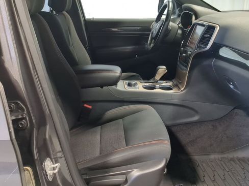 Used 2016 Jeep Grand Cherokee Laredo 75th Anniversary image 27