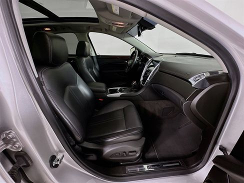 Used 2016 Cadillac SRX Luxury image 29