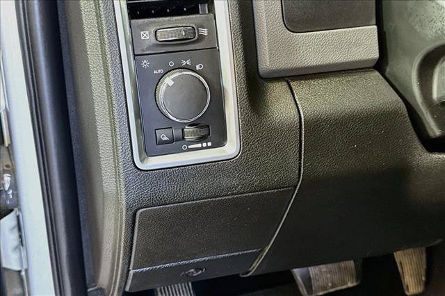 Used 2019 RAM 1500 Classic SLT AWD/4WD image 10