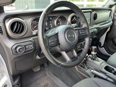 Used 2022 Jeep Wrangler Unlimited Sport AWD/4WD image 2