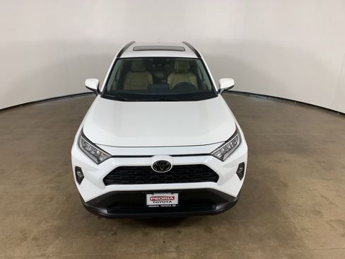 Used 2020 Toyota RAV4 XLE Premium FWD image 4