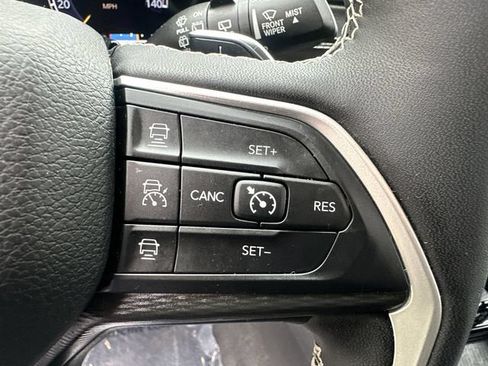 Used 2023 Jeep Grand Cherokee Laredo X w/ Luxury Tech Group I AWD/4WD image 32