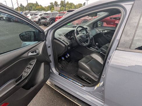 Used 2017 Ford Focus RS AWD/4WD image 9