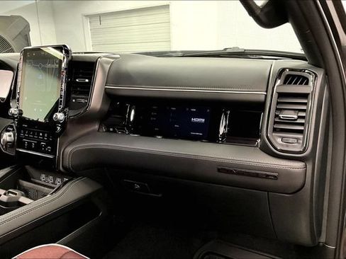 Used 2025 RAM 1500 Limited AWD/4WD image 20