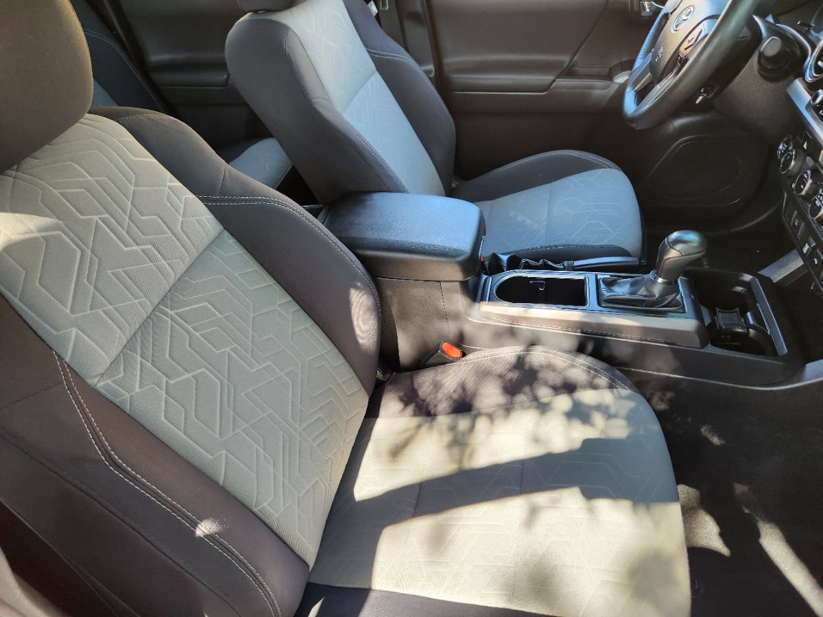 Used 2022 Toyota Tacoma TRD Off-Road AWD/4WD image 32