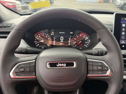Used 2023 Jeep Compass Latitude AWD/4WD image 36
