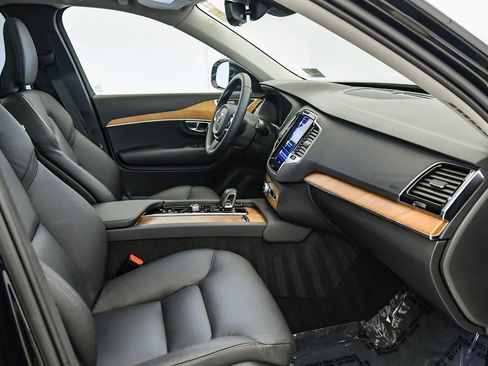 Certified 2025 Volvo XC90 B6 Plus image 16