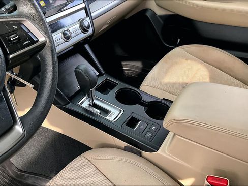 Used 2018 Subaru Outback 2.5i AWD/4WD image 17
