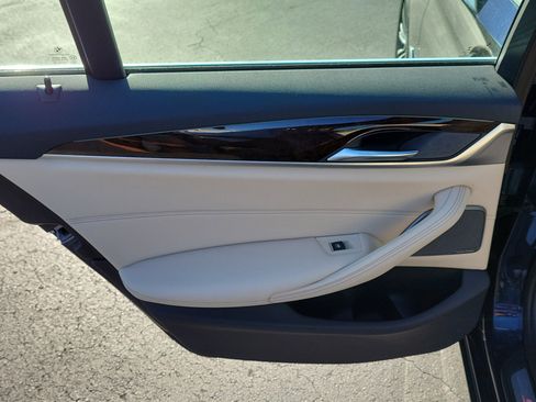 Used 2018 BMW 530i xDrive w/ Premium Package image 10