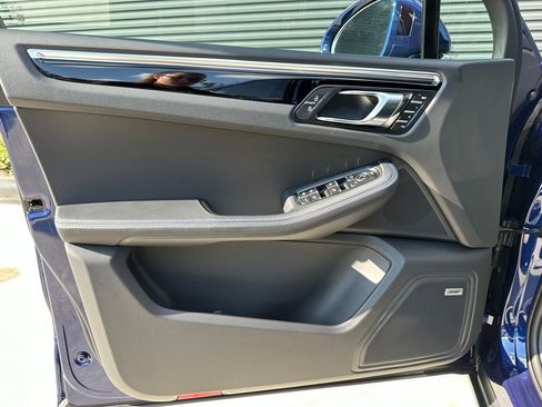 Used 2026 Porsche Macan image 18