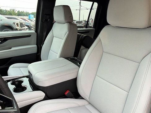 New 2026 Chevrolet Suburban Premier w/ Sun And Tow Package AWD/4WD image 5