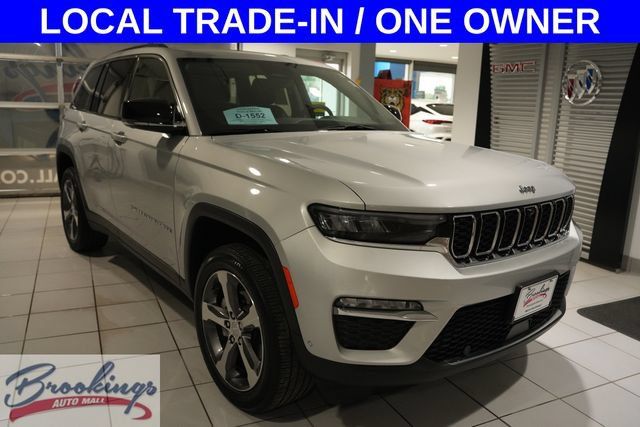 Used 2023 Jeep Grand Cherokee Limited w/ Luxury Tech Group II AWD/4WD image 1