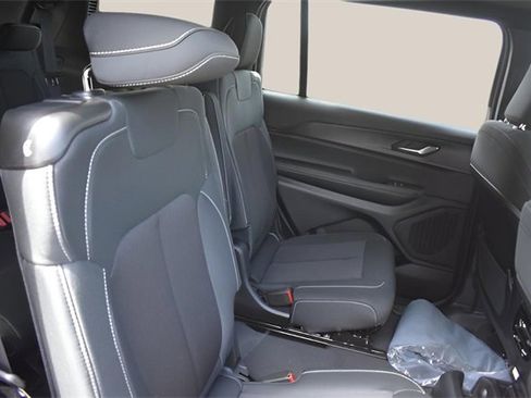 New 2025 Jeep Grand Cherokee L Laredo w/ Luxury Tech Group I image 19