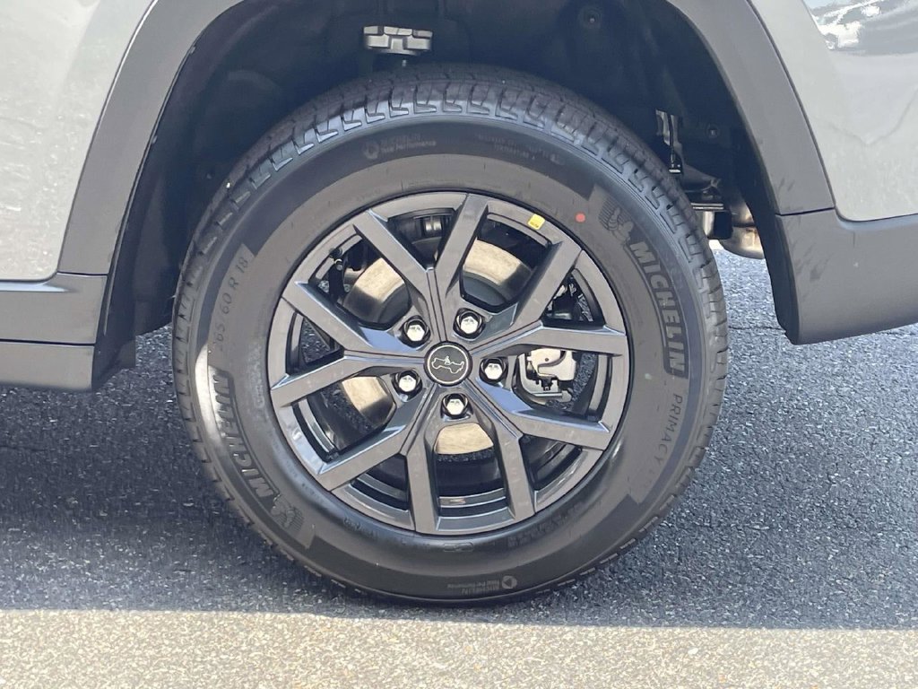 New 2027 Jeep Grand Cherokee Altitude RWD image 14