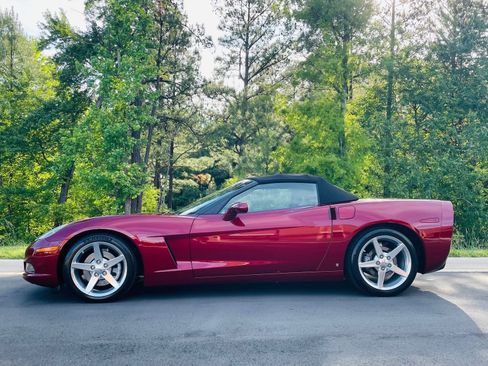 Used 2006 Chevrolet Corvette Convertible w/ Preferred Equipment Group RWD image 7