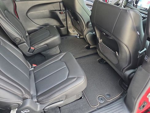 New 2026 Chrysler Pacifica Select image 19
