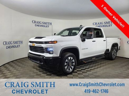Used 2024 Chevrolet Silverado 2500 Custom image 1
