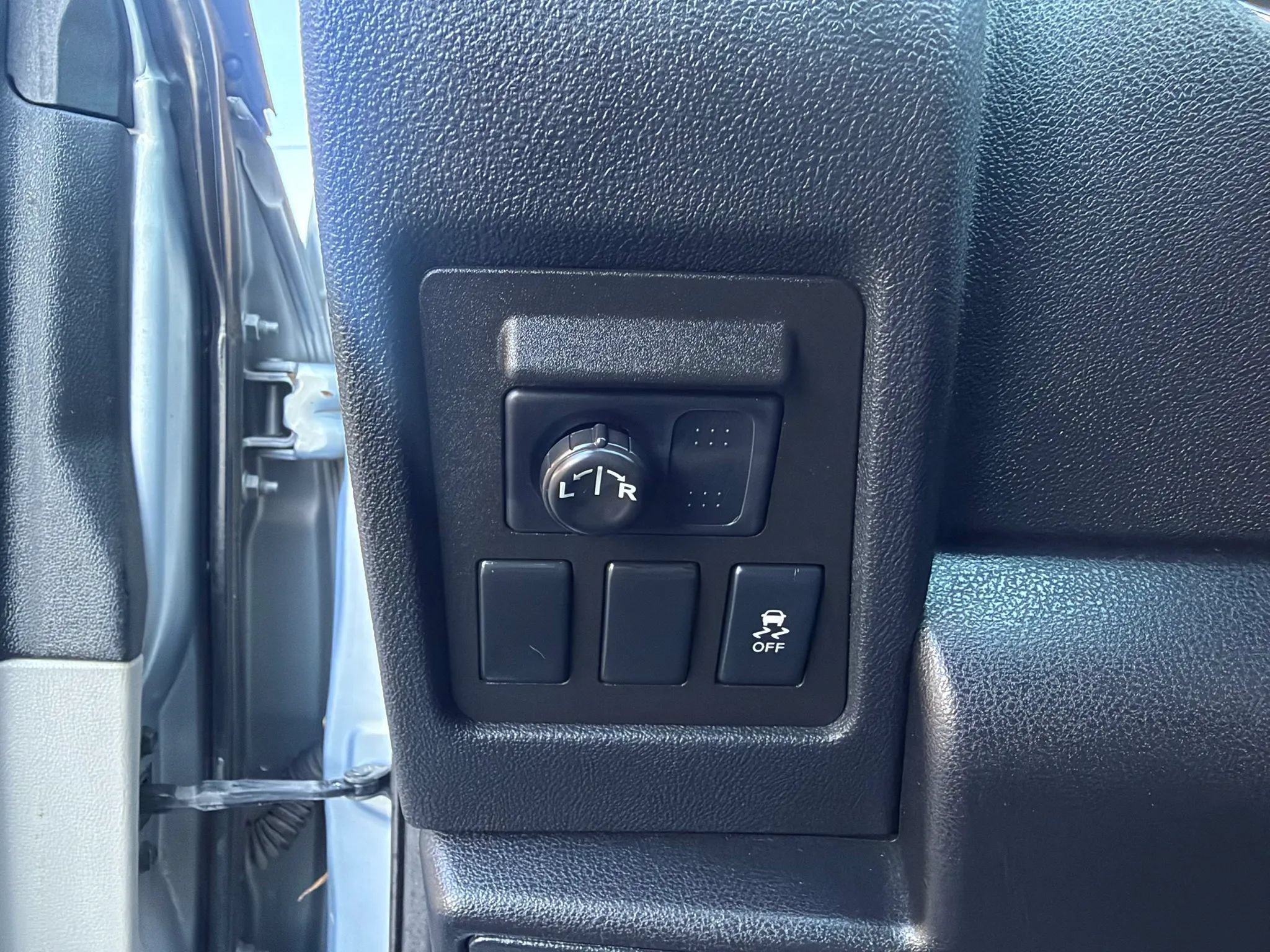 Used 2013 Nissan Rogue SV FWD image 23