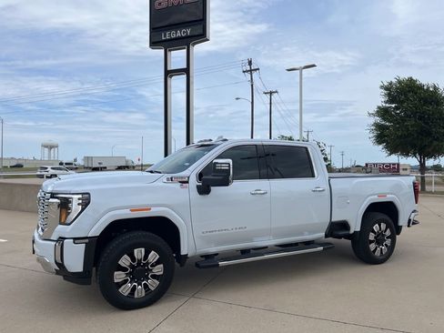 Used 2026 GMC Sierra 2500 Denali w/ Denali Reserve Package AWD/4WD image 1
