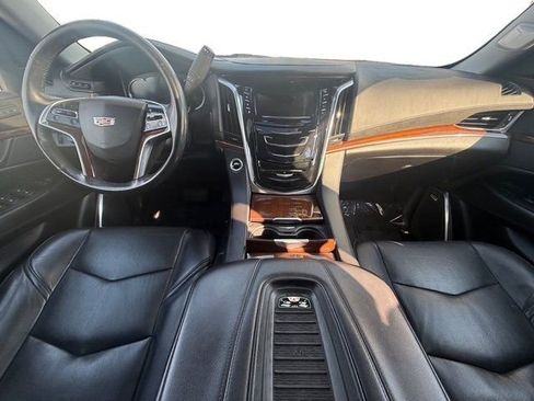 Used 2020 Cadillac Escalade Luxury w/ Escalade Sport Edition image 32