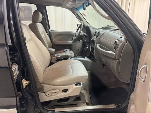 Used 2005 Jeep Liberty Limited image 35