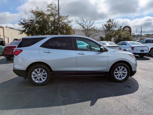 Used 2020 Chevrolet Equinox LS w/ LS Convenience Package image 23