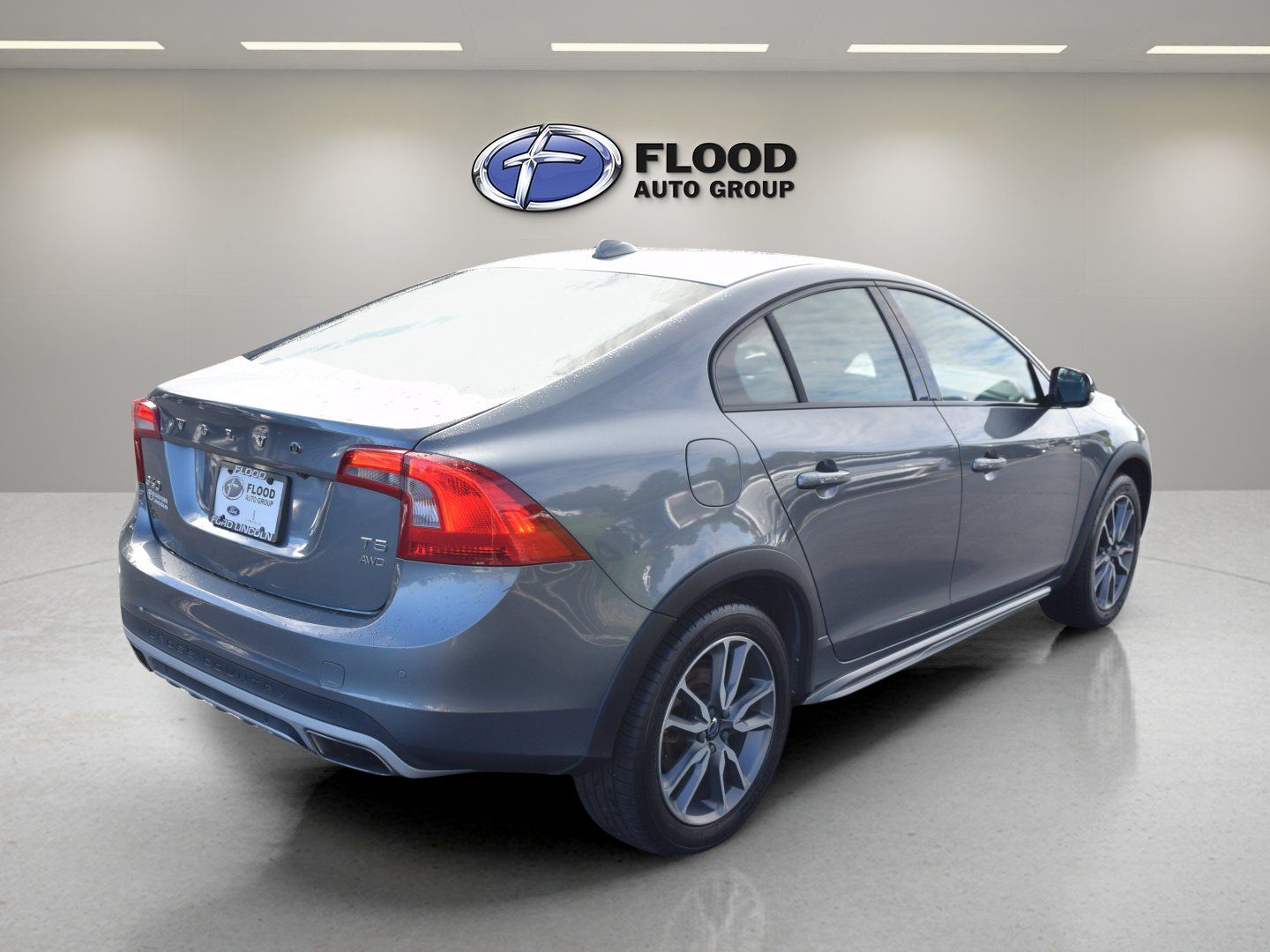 Used 2018 Volvo S60 T5 Cross Country Platinum AWD/4WD image 4