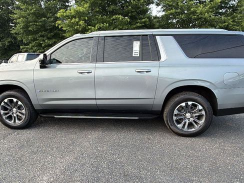 New 2026 Chevrolet Suburban LT w/ Comfort Package AWD/4WD image 11