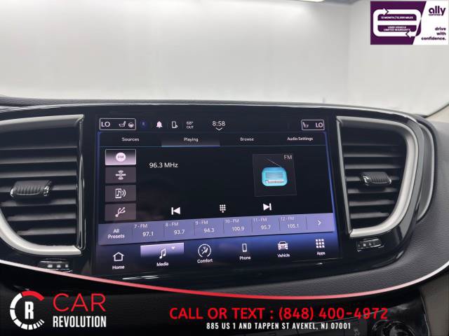 Used 2023 Chrysler Pacifica Touring-L FWD image 27