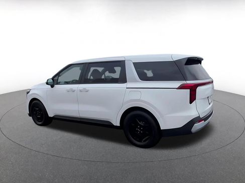 Used 2026 Kia Carnival FWD image 10