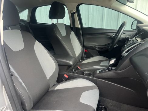 Used 2014 Ford Focus SE w/ SE Sport Package image 11