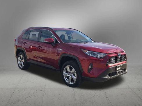 Used 2021 Toyota RAV4 XLE Premium image 8