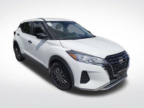 Used 2022 Nissan Kicks S FWD image 3